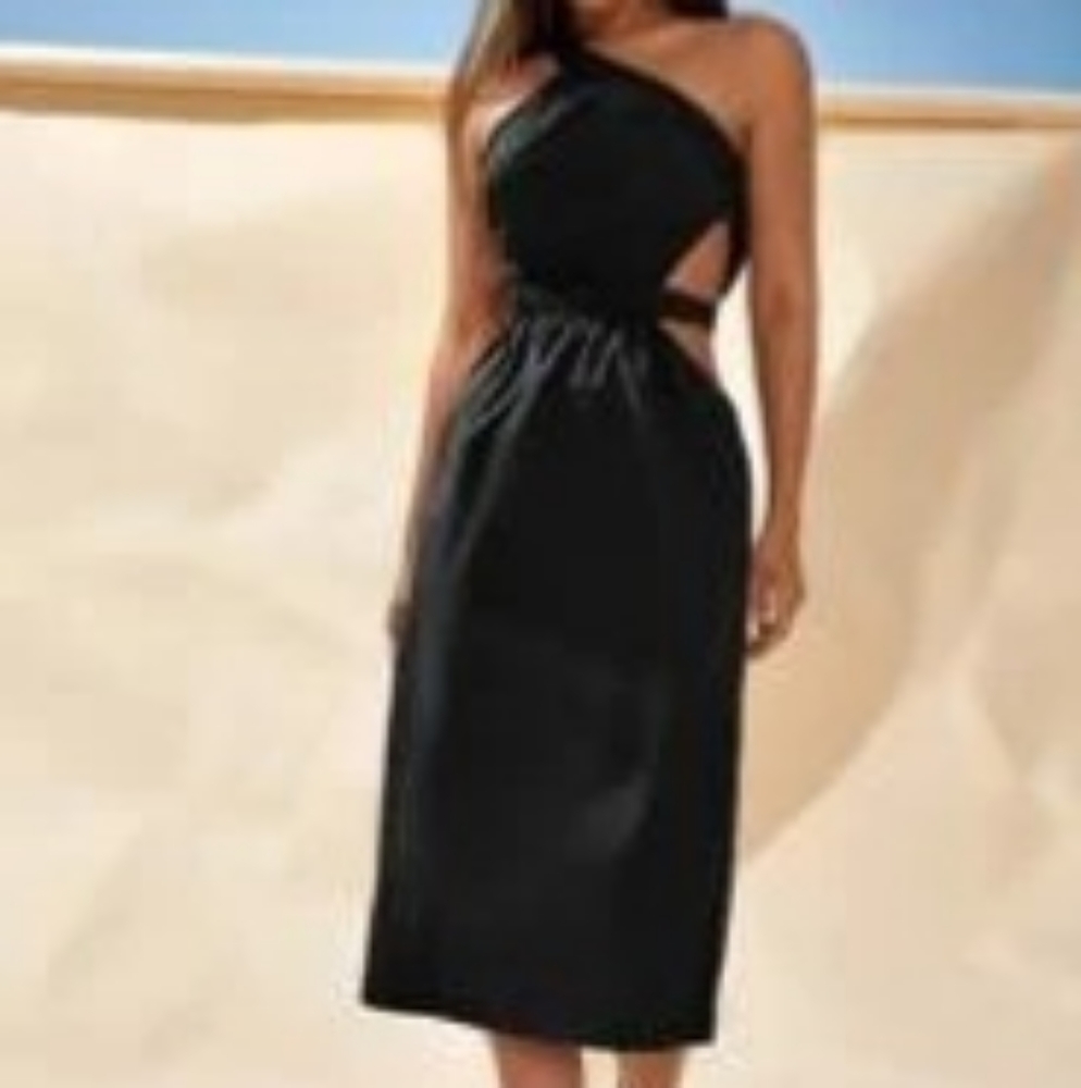 💋NEW!! Sexy asymmetrical, midi-cut out dress! Perfect for vacation 🛥& Life